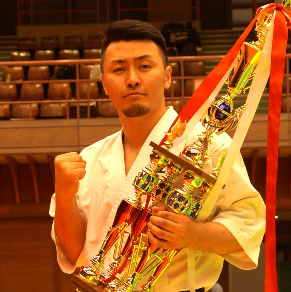 奈良朋弥