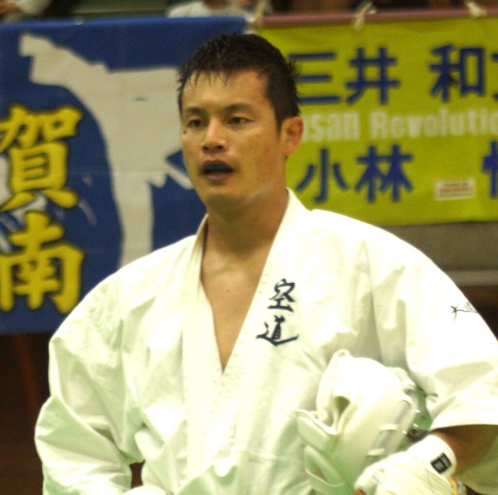 麦谷亮介
